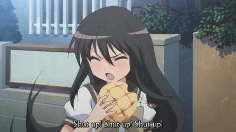 Shana fazendo as duas coisas que mais gosta -- Comendo pão de melão e sendo Tsundere